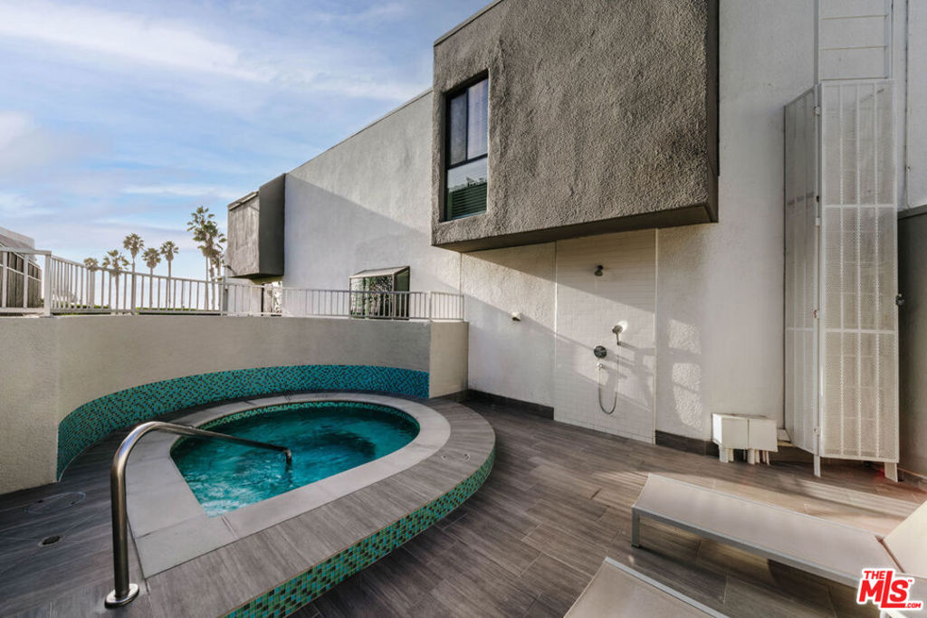 23 Sea Colony Drive