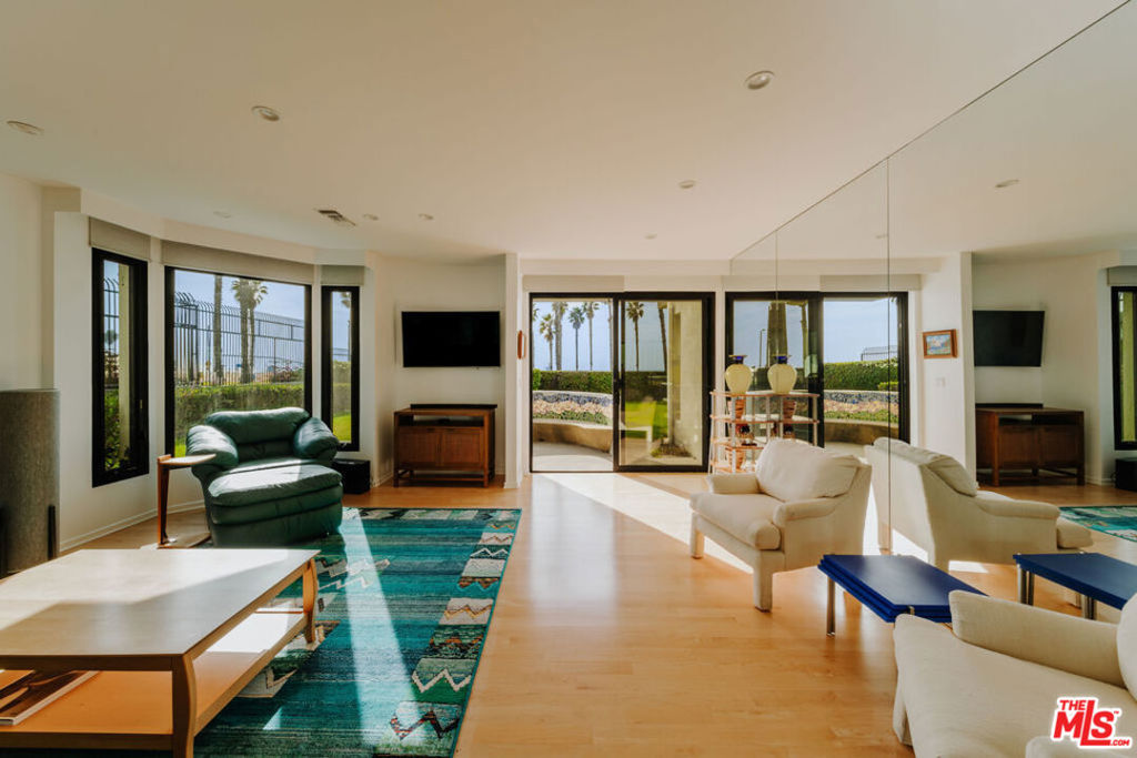 23 Sea Colony Drive