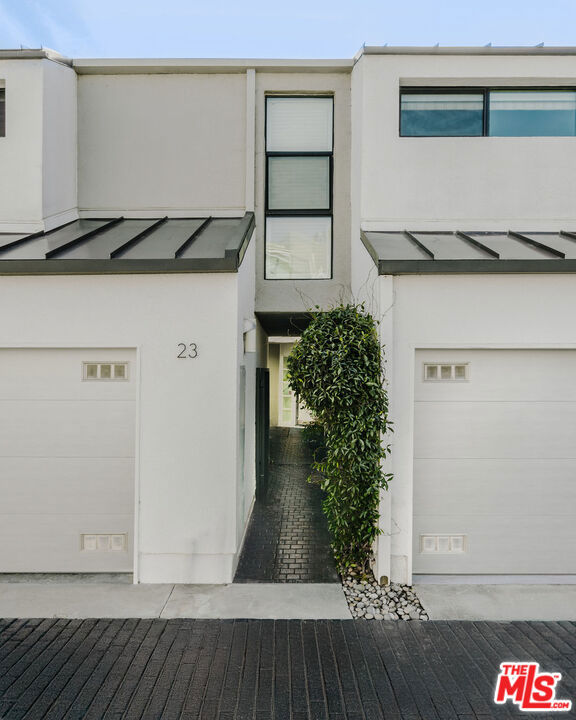 23 Sea Colony Drive