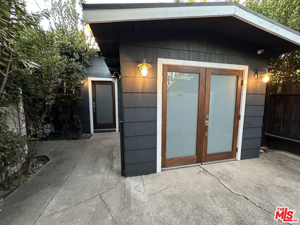 7711 1/2 Lexington Avenue