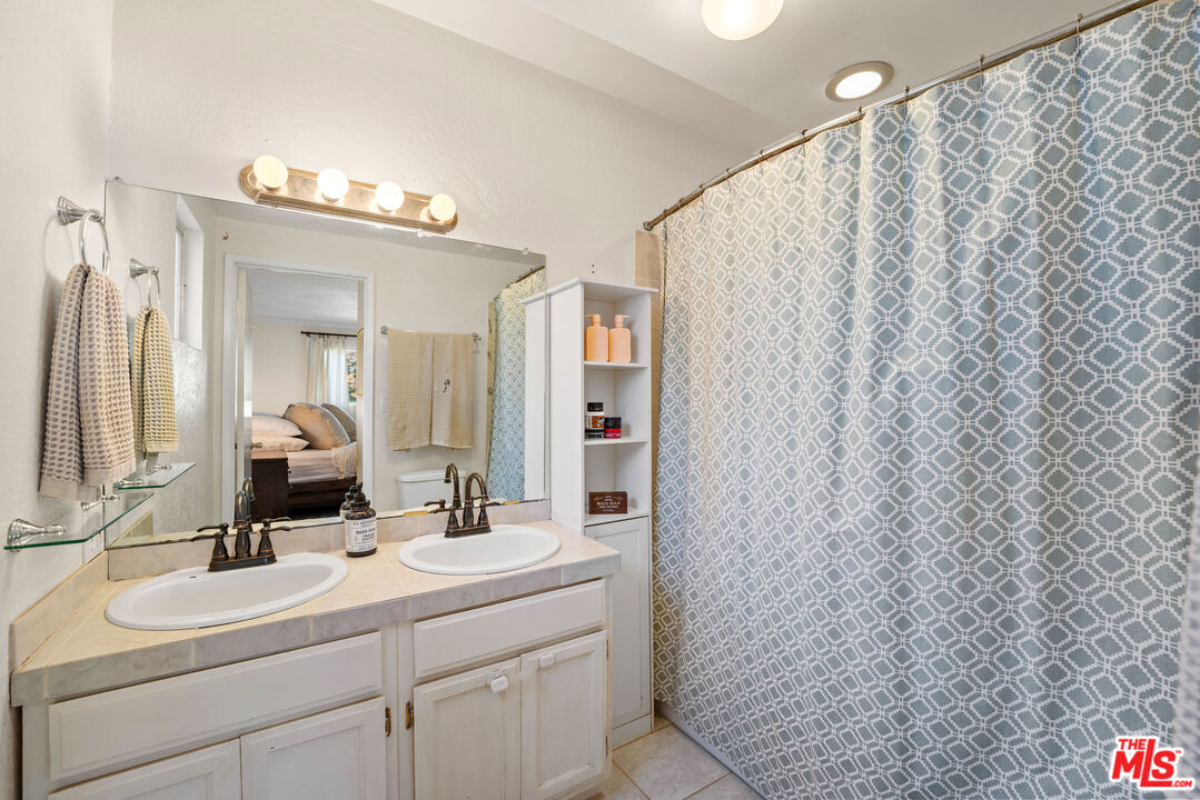 22157 Avenue San Luis