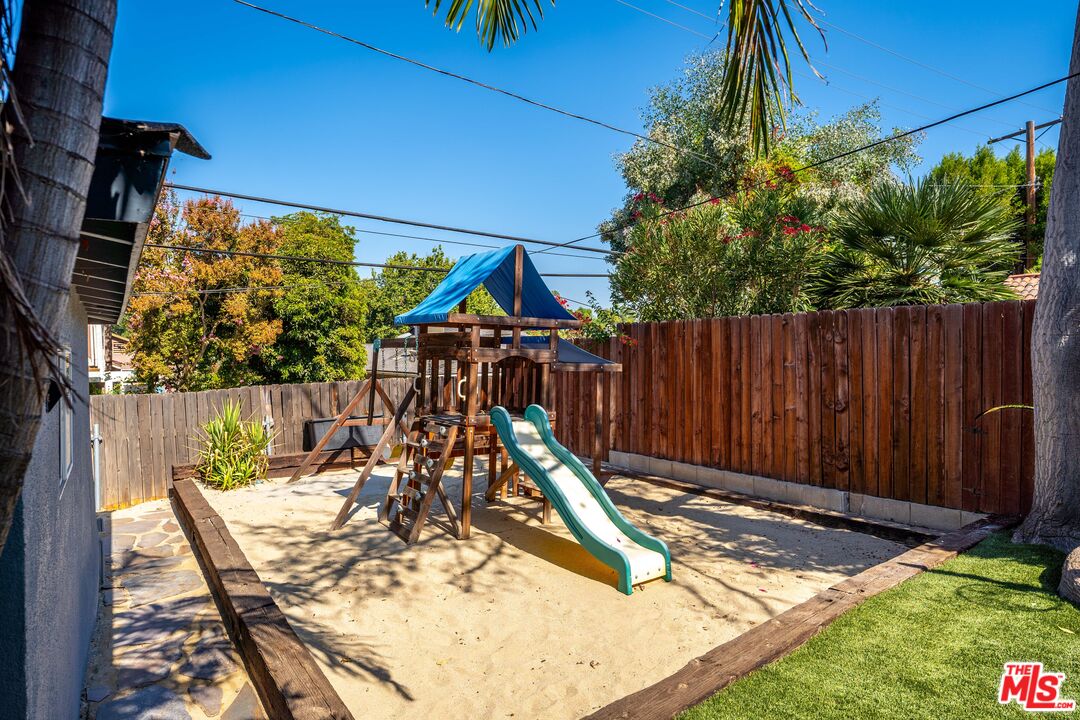 22157 Avenue San Luis