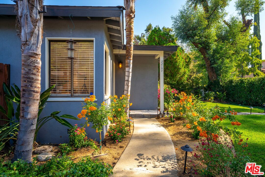 22157 Avenue San Luis