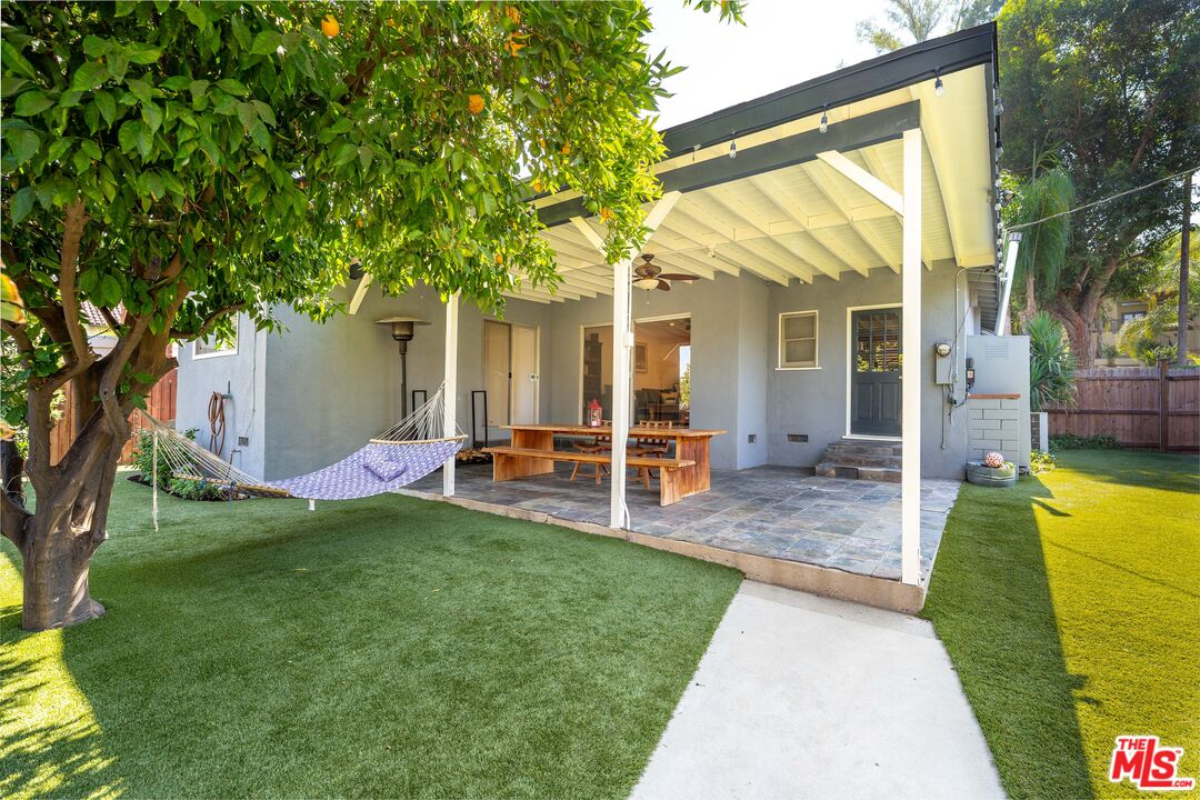 22157 Avenue San Luis