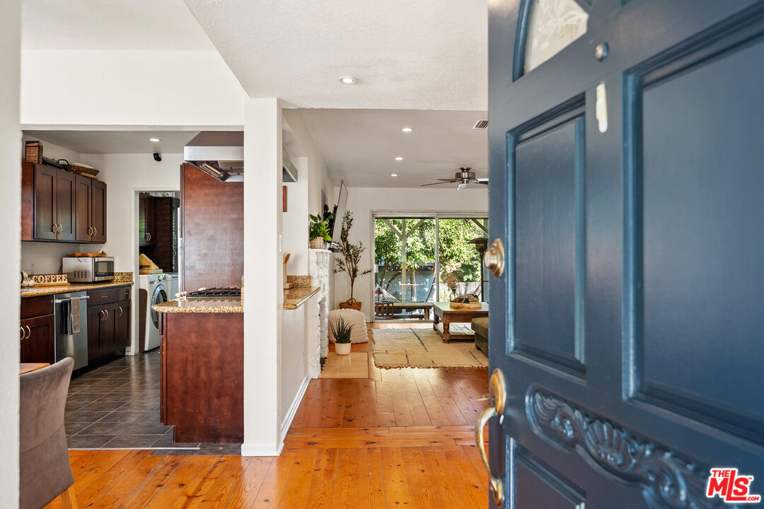 22157 Avenue San Luis