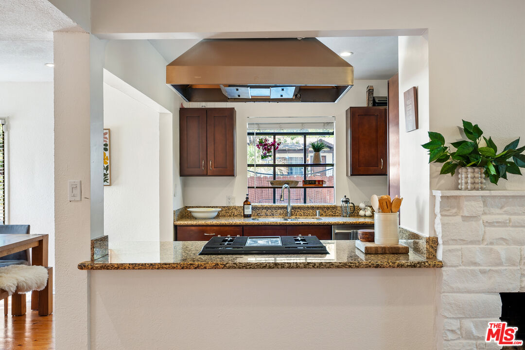 22157 Avenue San Luis