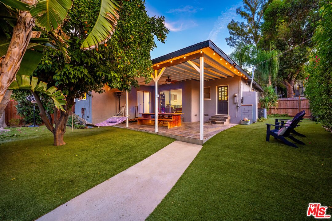 22157 Avenue San Luis