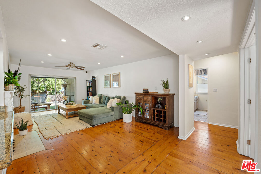 22157 Avenue San Luis