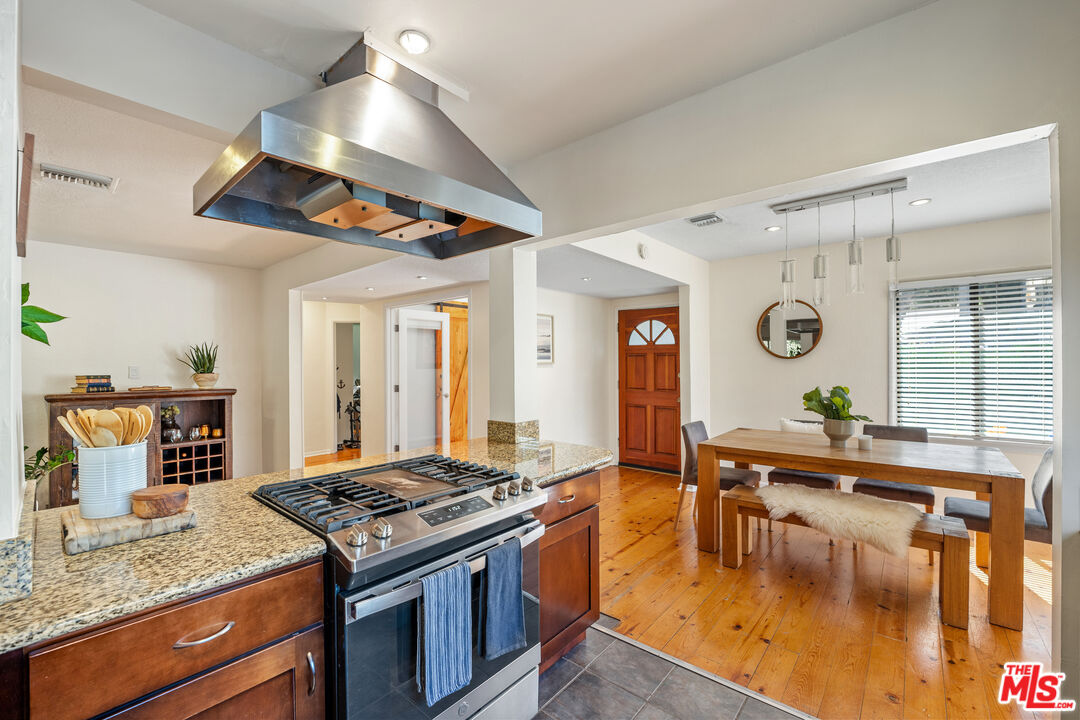 22157 Avenue San Luis