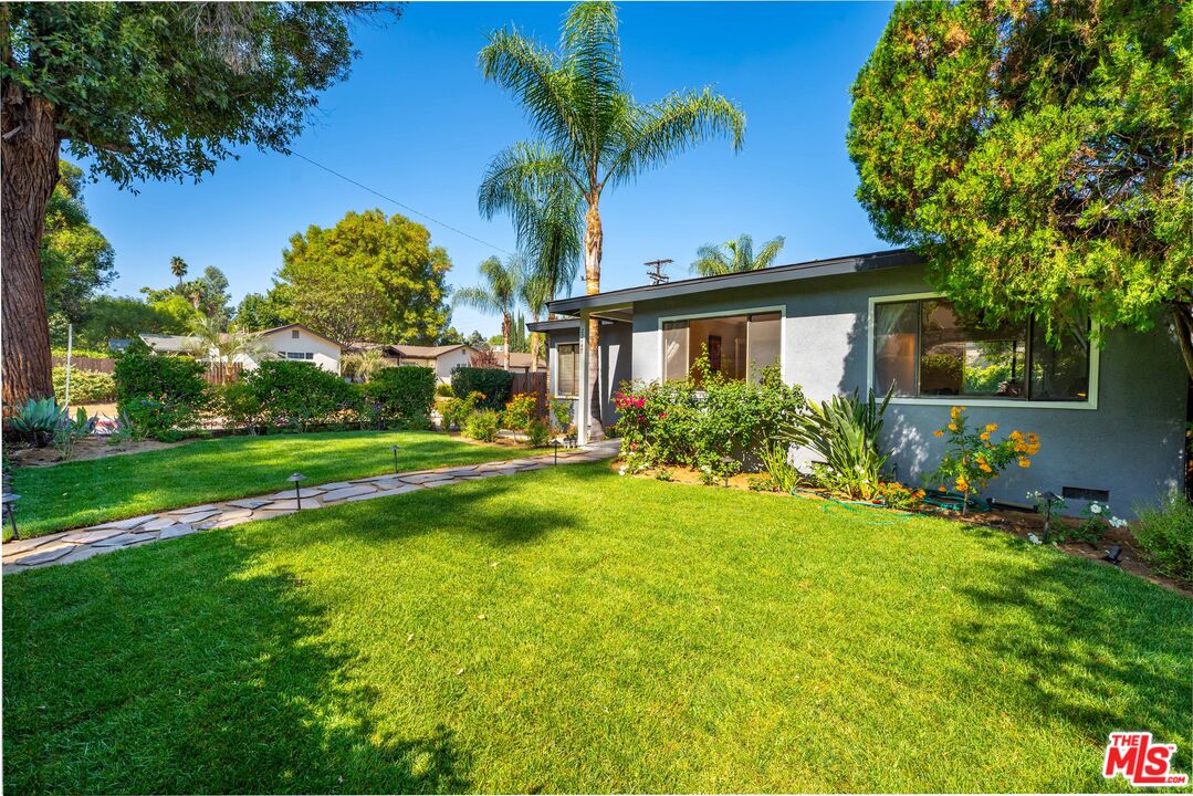 22157 Avenue San Luis