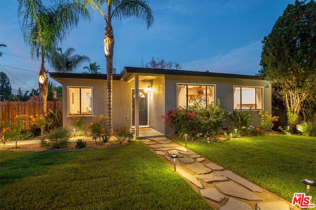 22157 Avenue San Luis