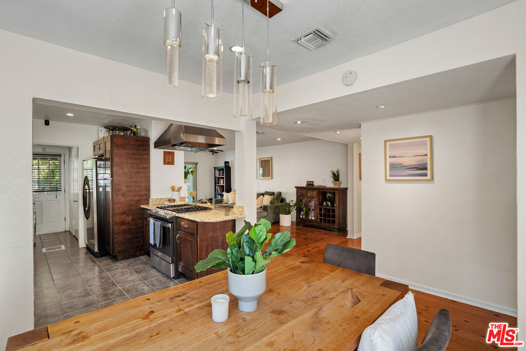 22157 Avenue San Luis