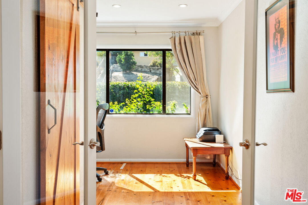 22157 Avenue San Luis