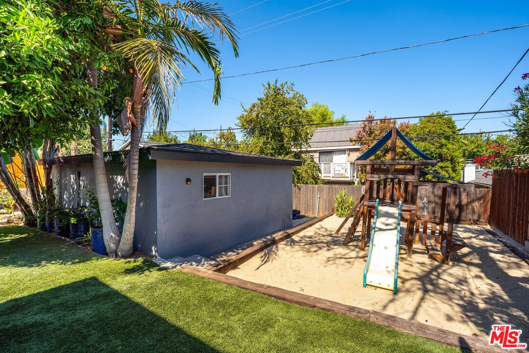 22157 Avenue San Luis