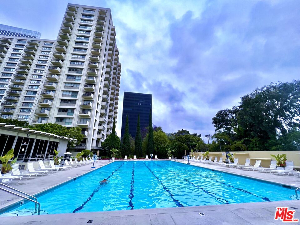 2170 Century Park East Unit: 2006