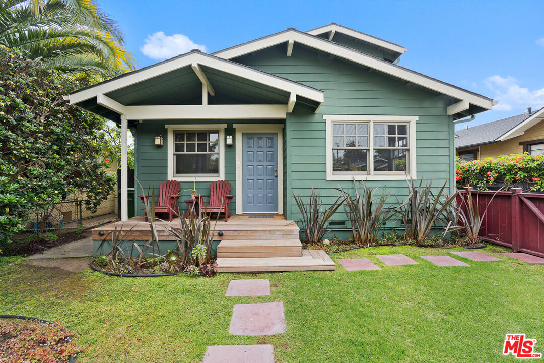 2439 Glyndon Ave