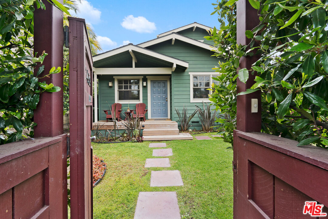 2439 Glyndon Ave