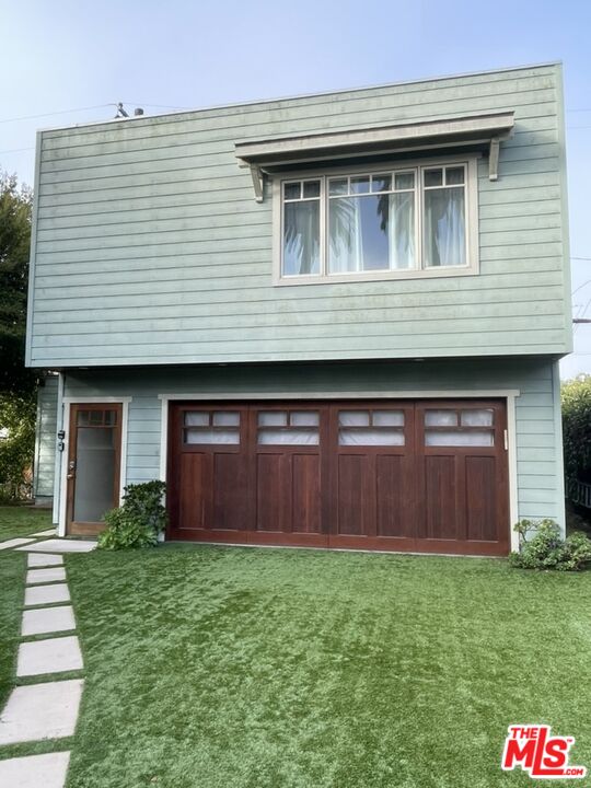 2439 Glyndon Ave