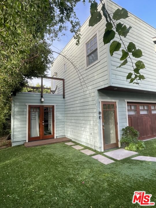 2439 Glyndon Ave