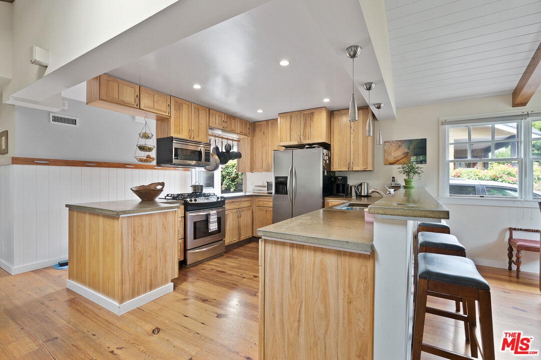 2439 Glyndon Ave