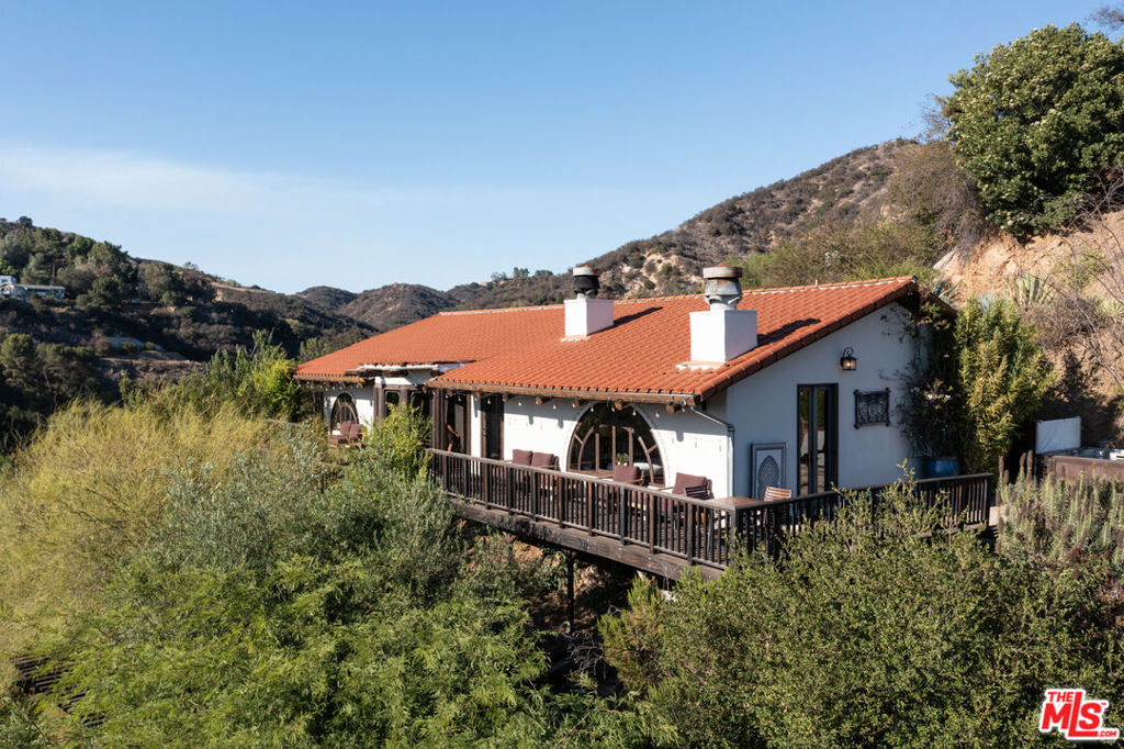 1738 1/4 Topanga Skyline Drive