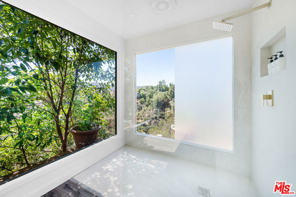 1738 1/4 Topanga Skyline Drive