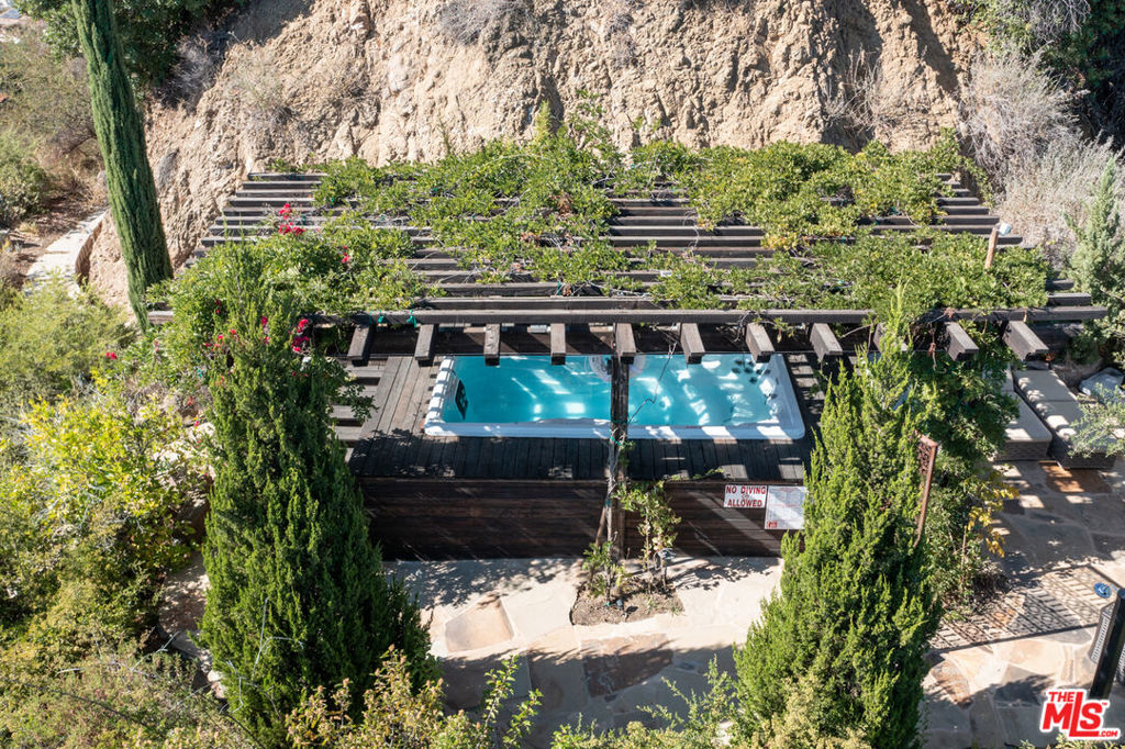 1738 1/4 Topanga Skyline Drive