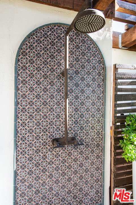 1738 1/4 Topanga Skyline Drive