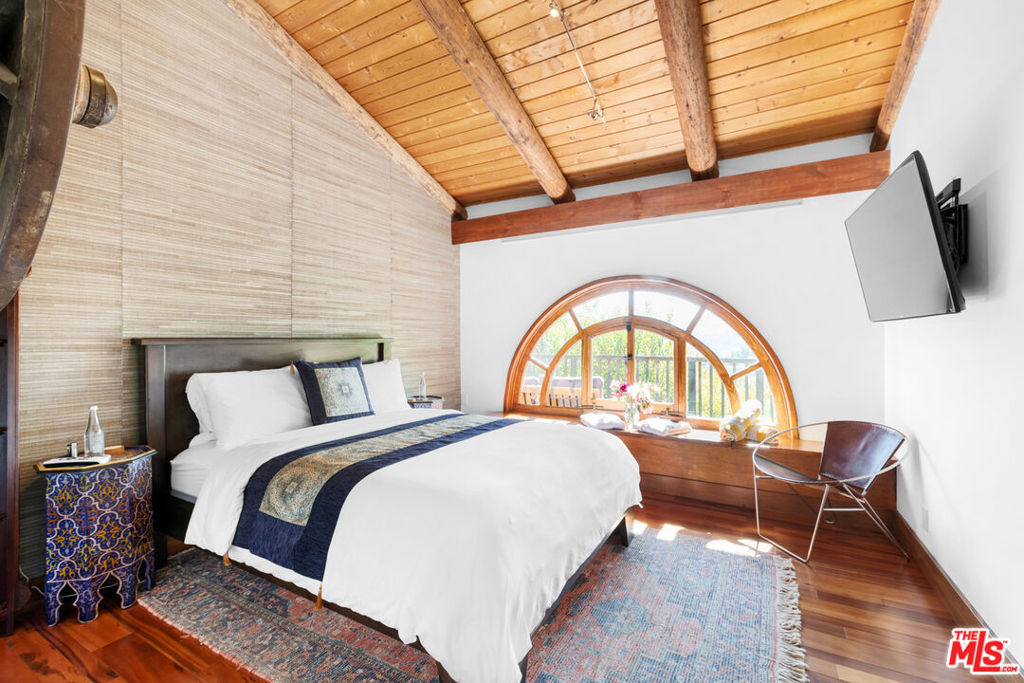 1738 1/4 Topanga Skyline Drive