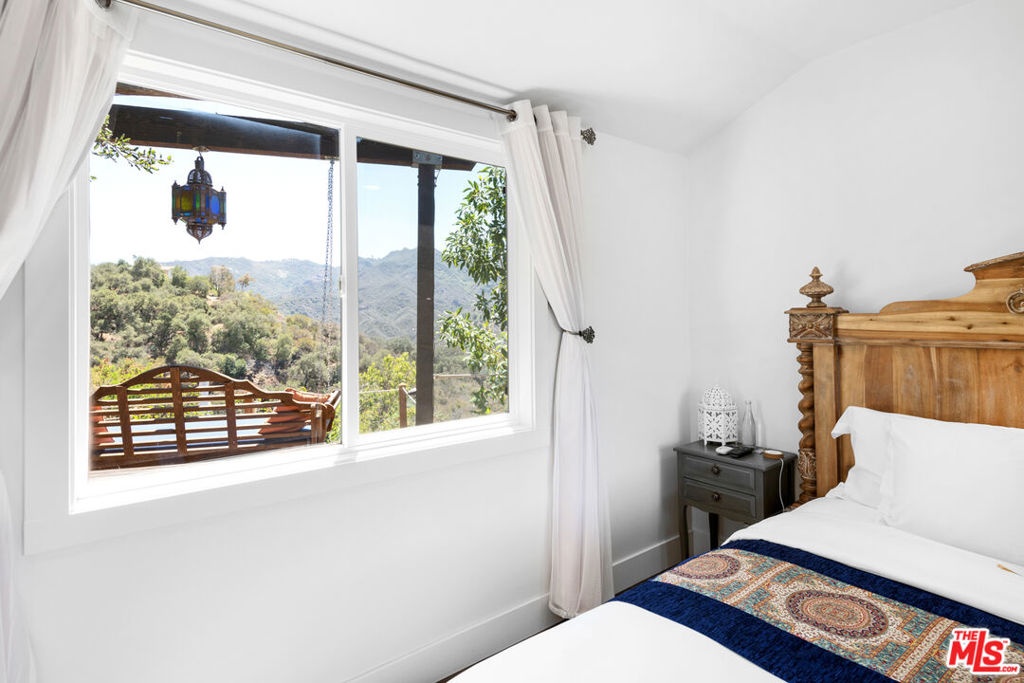 1738 1/4 Topanga Skyline Drive