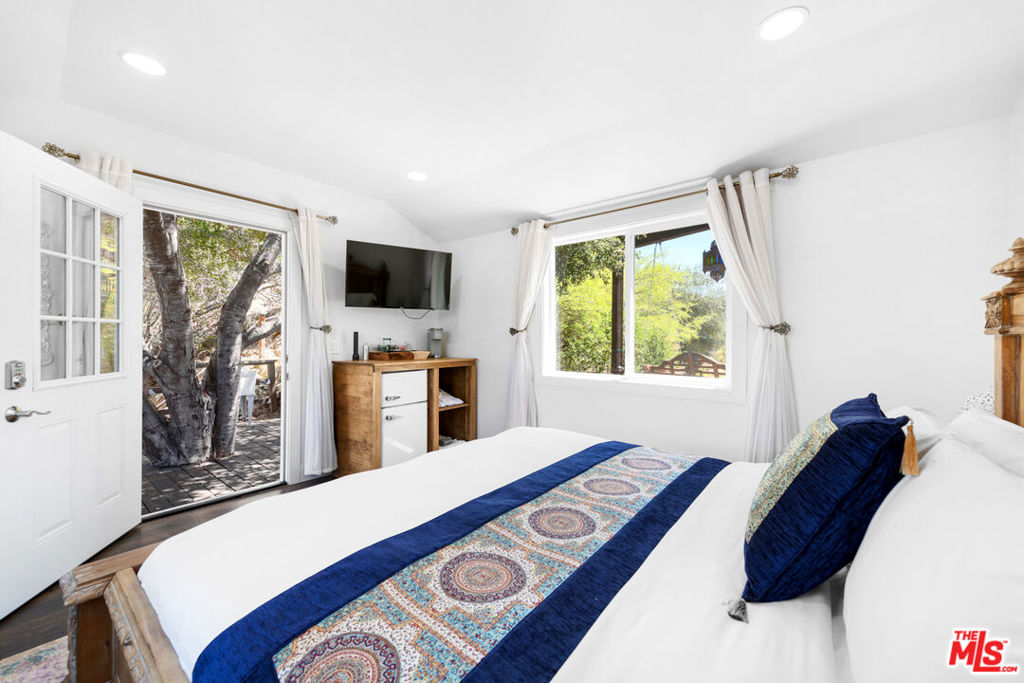 1738 1/4 Topanga Skyline Drive