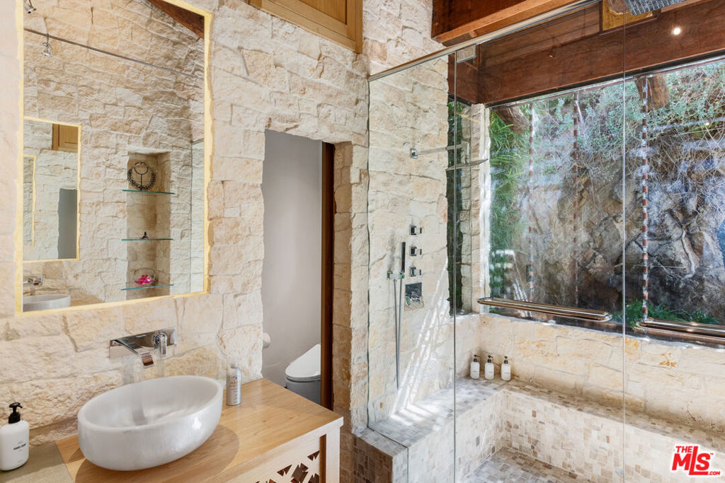 1738 1/4 Topanga Skyline Drive