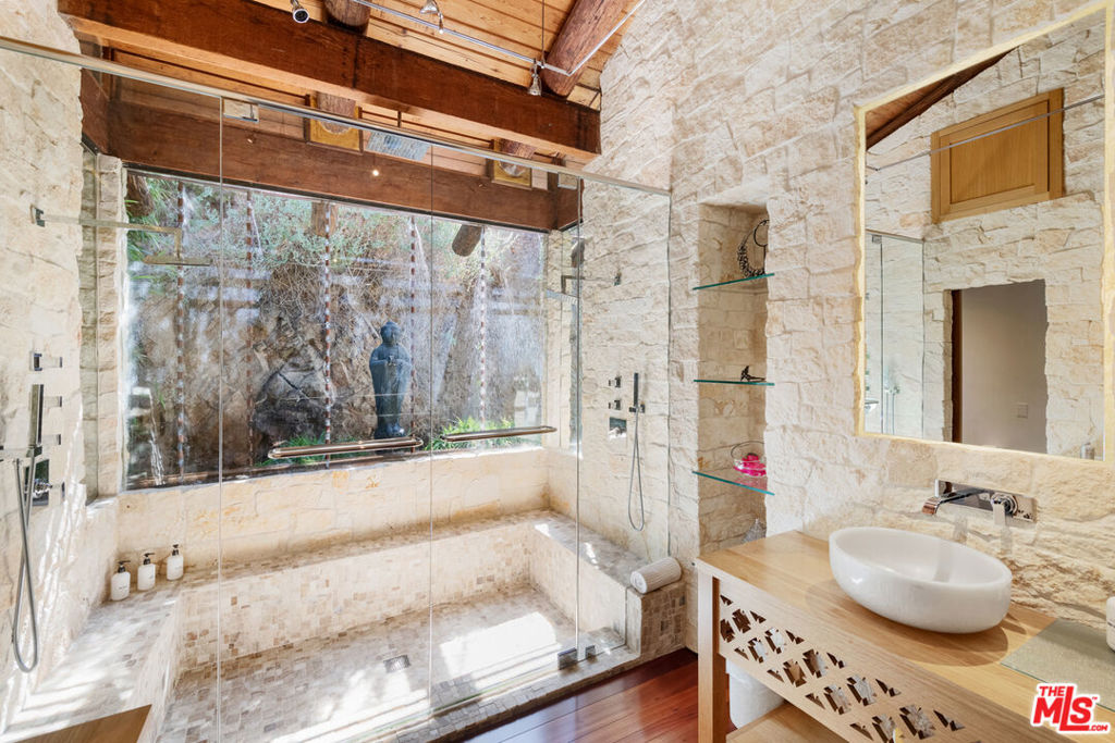 1738 1/4 Topanga Skyline Drive