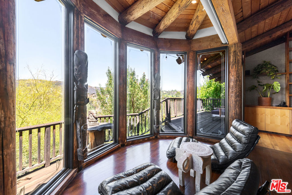 1738 1/4 Topanga Skyline Drive