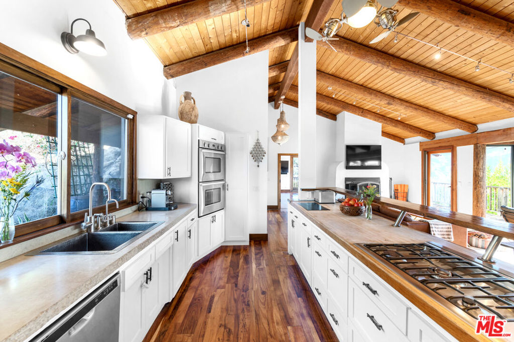 1738 1/4 Topanga Skyline Drive