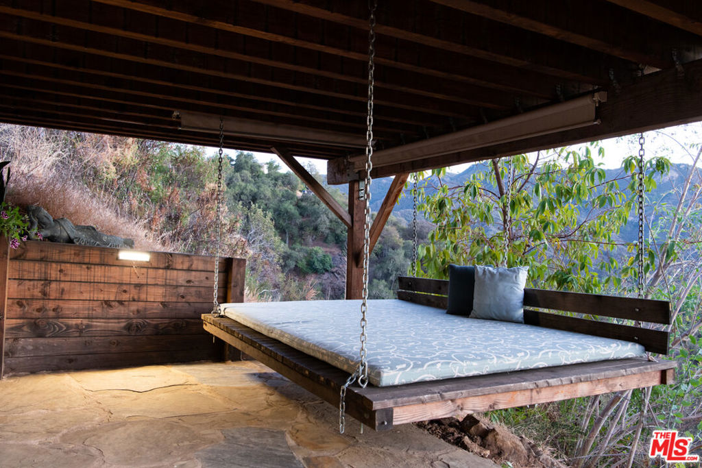 1738 1/4 Topanga Skyline Drive