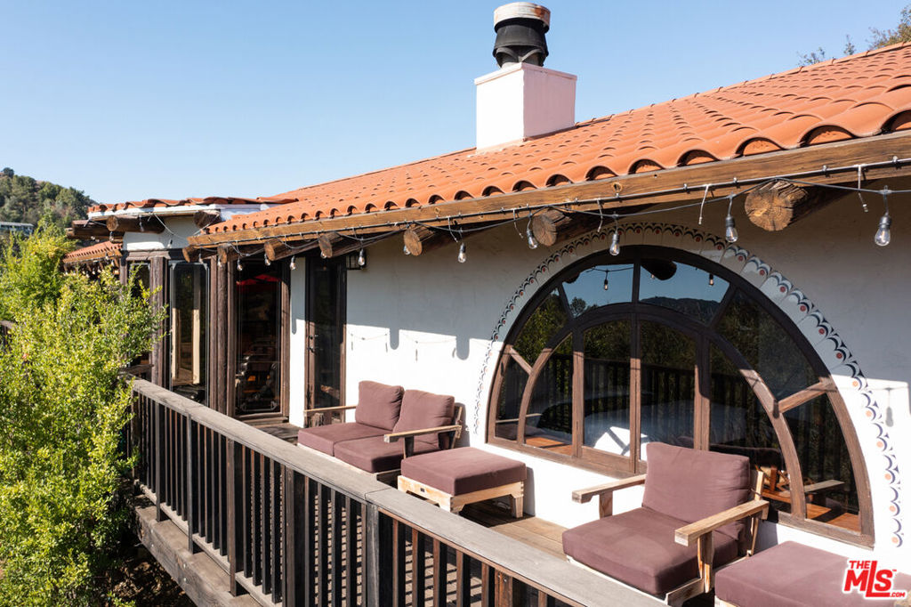 1738 1/4 Topanga Skyline Drive