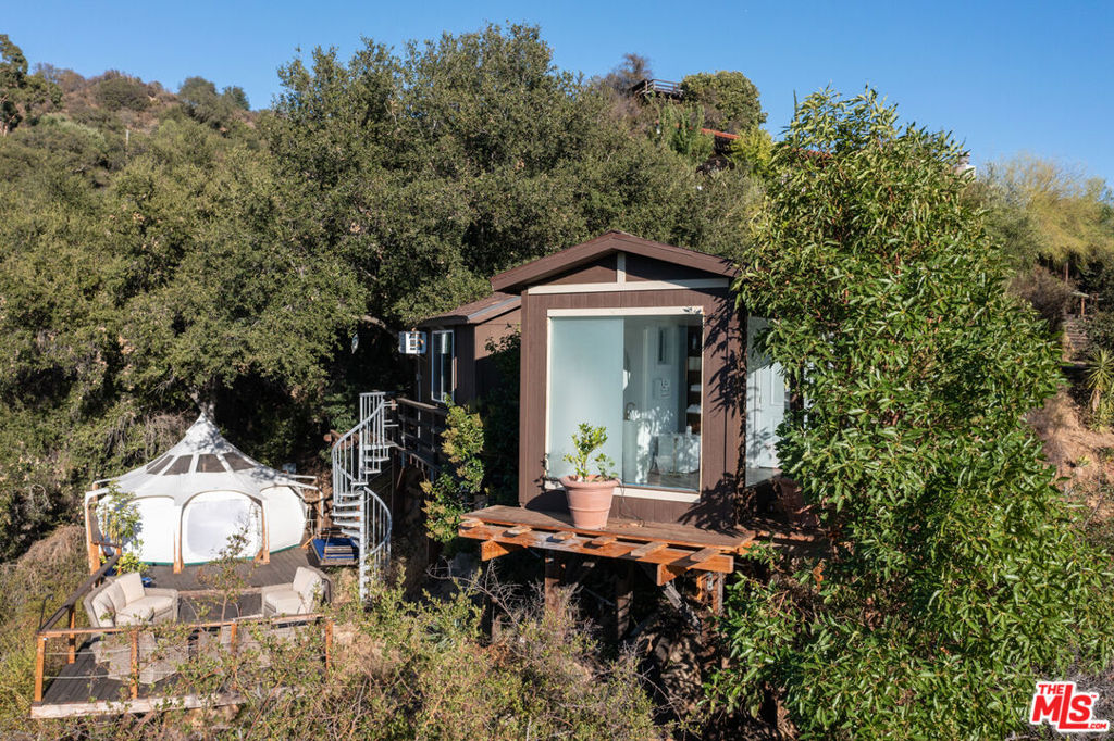 1738 1/4 Topanga Skyline Drive