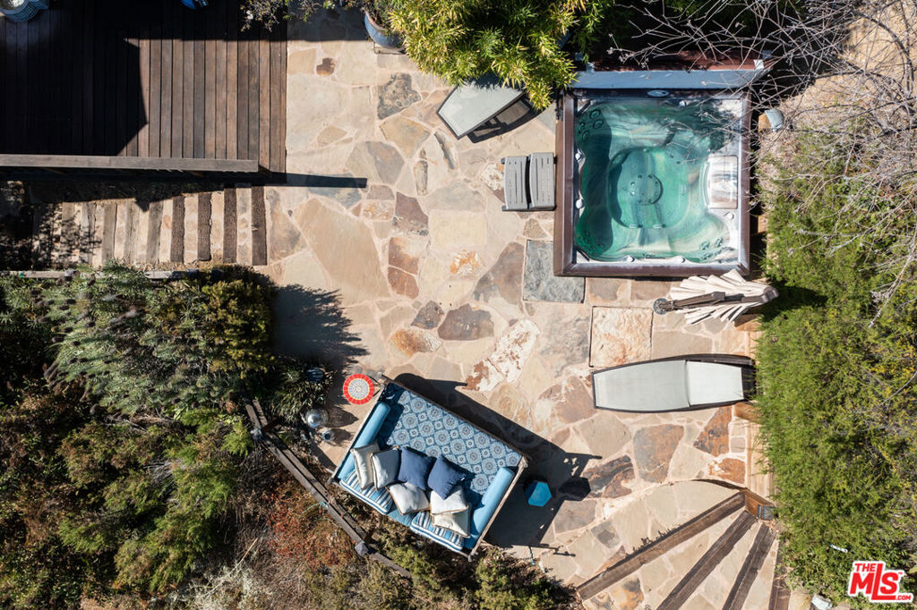 1738 1/4 Topanga Skyline Drive