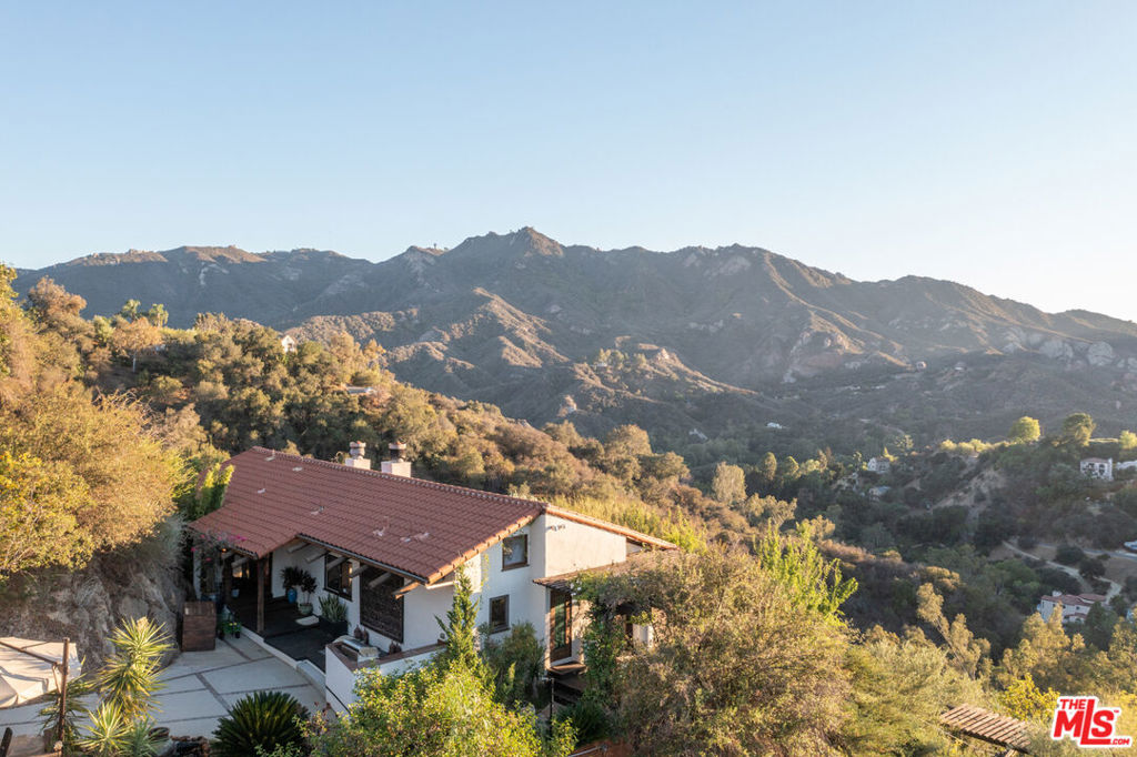 1738 1/4 Topanga Skyline Drive