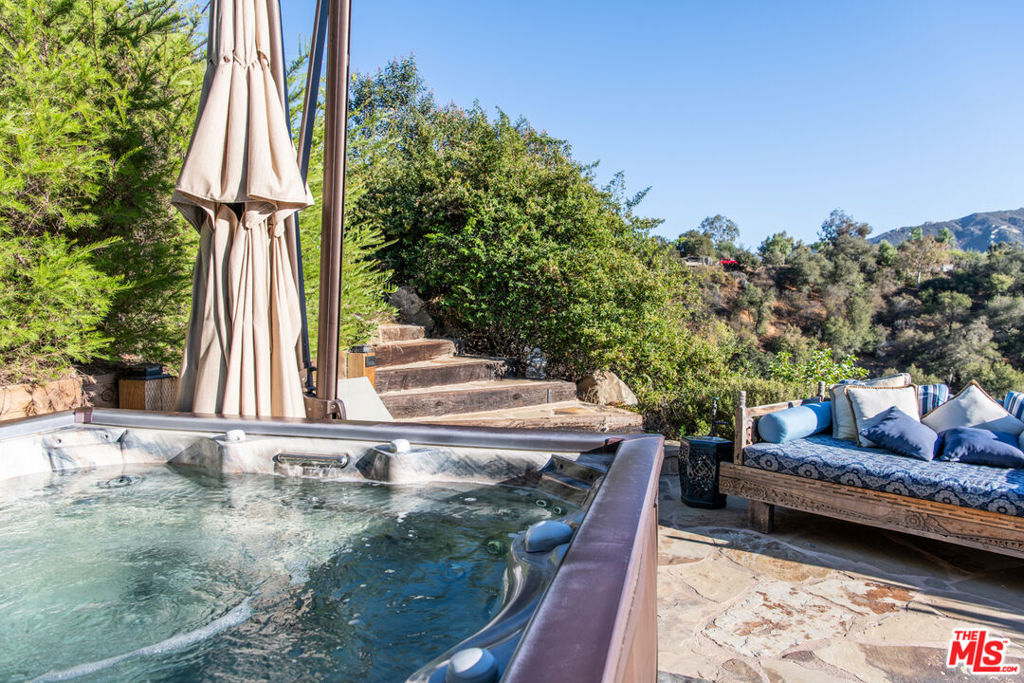 1738 1/4 Topanga Skyline Drive