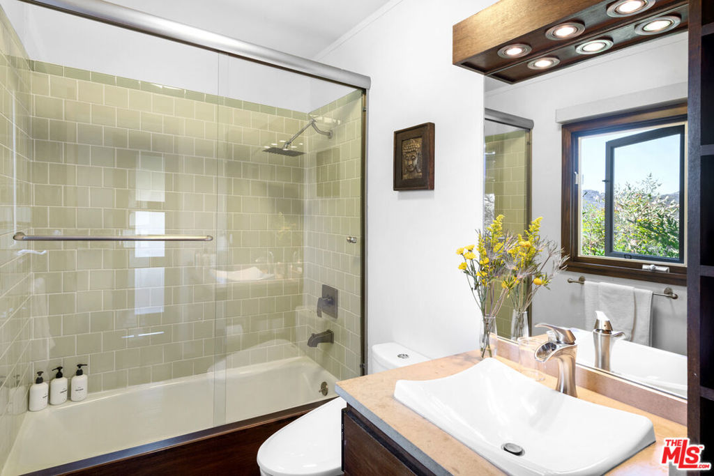 1738 1/4 Topanga Skyline Drive