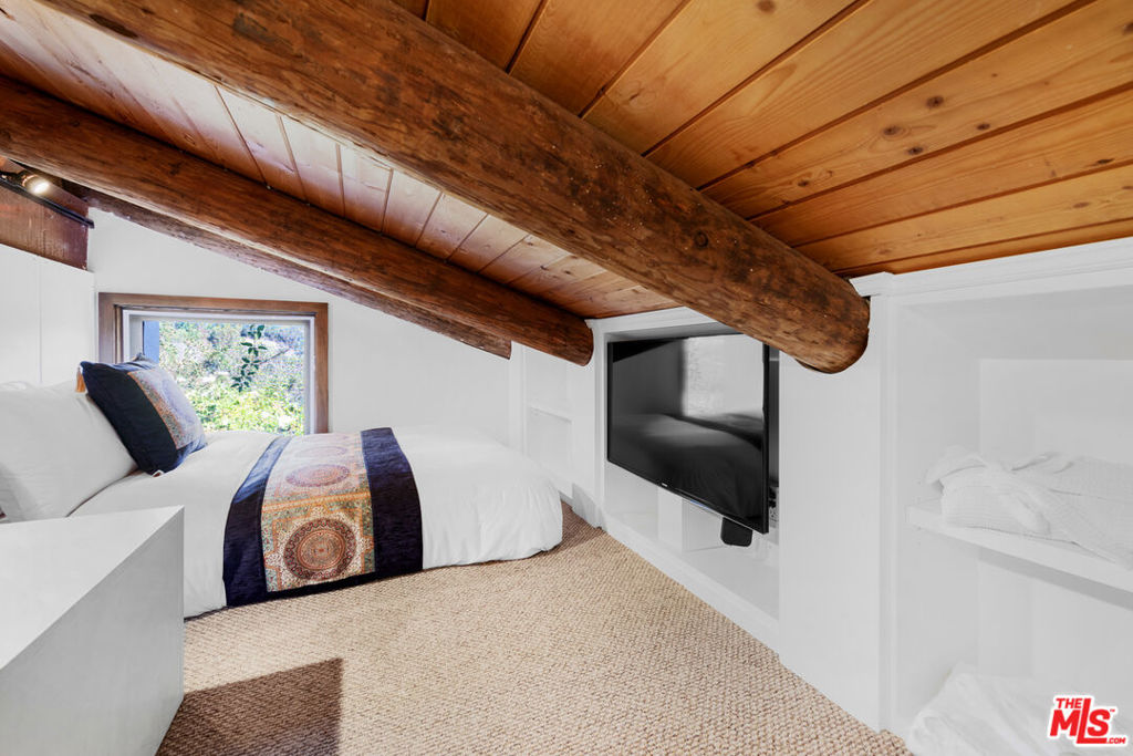 1738 1/4 Topanga Skyline Drive