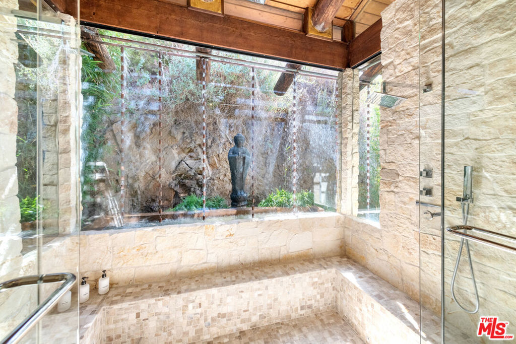 1738 1/4 Topanga Skyline Drive