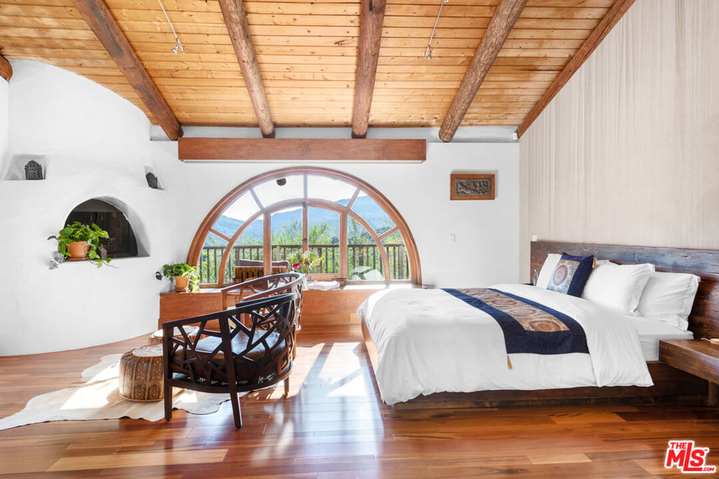 1738 1/4 Topanga Skyline Drive