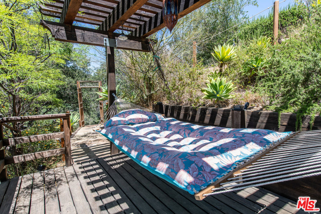 1738 1/4 Topanga Skyline Drive