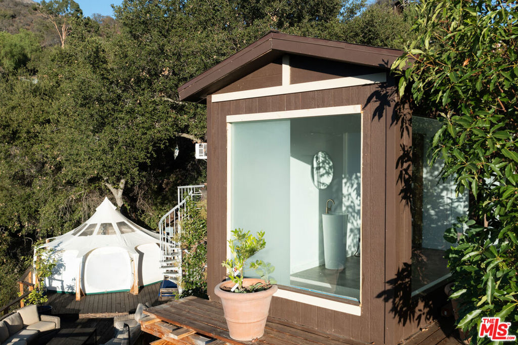 1738 1/4 Topanga Skyline Drive