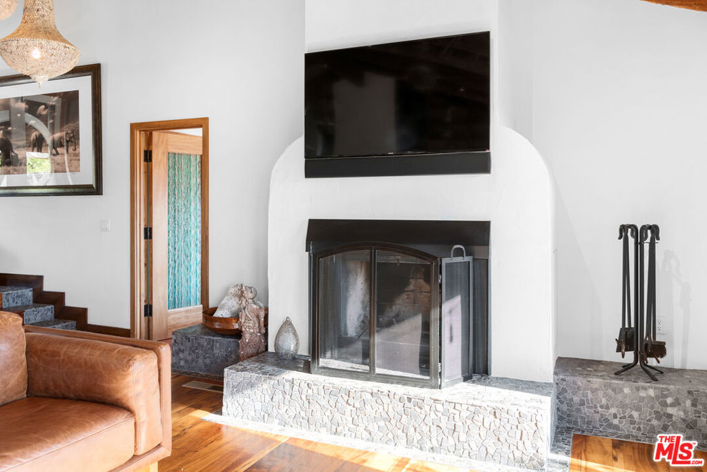 1738 1/4 Topanga Skyline Drive