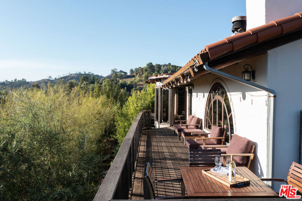 1738 1/4 Topanga Skyline Drive