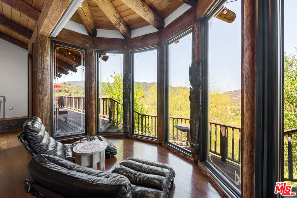 1738 1/4 Topanga Skyline Drive